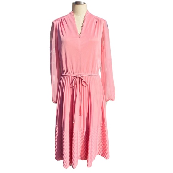 Vintage 70’s Chevron Pleated Dress - Picture 9 of 9